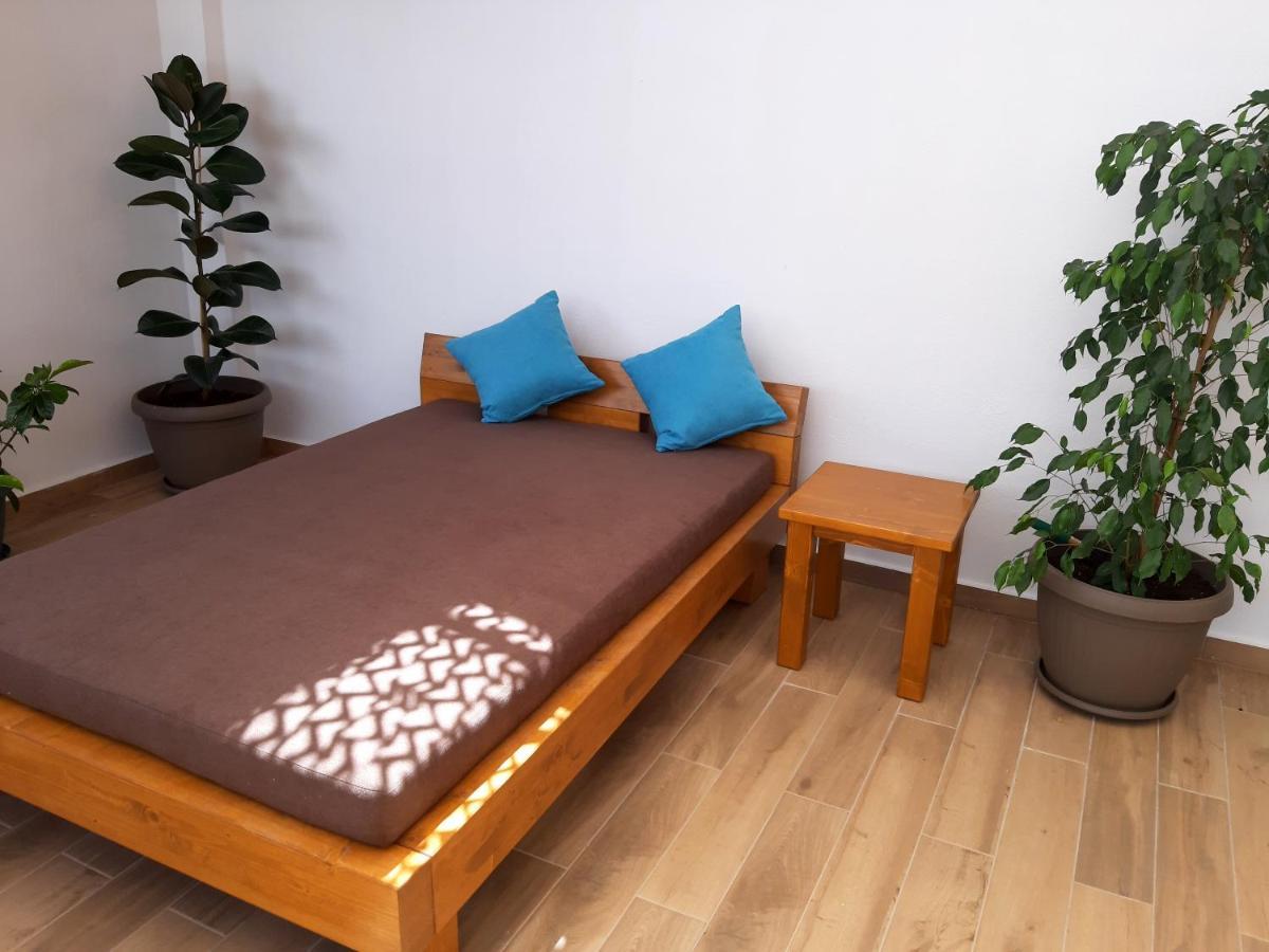 Central Apartment Near The Beach With Huge Private Terrace Loutráki Exterior foto