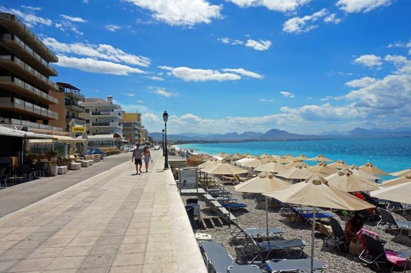 Central Apartment Near The Beach With Huge Private Terrace Loutráki Exterior foto