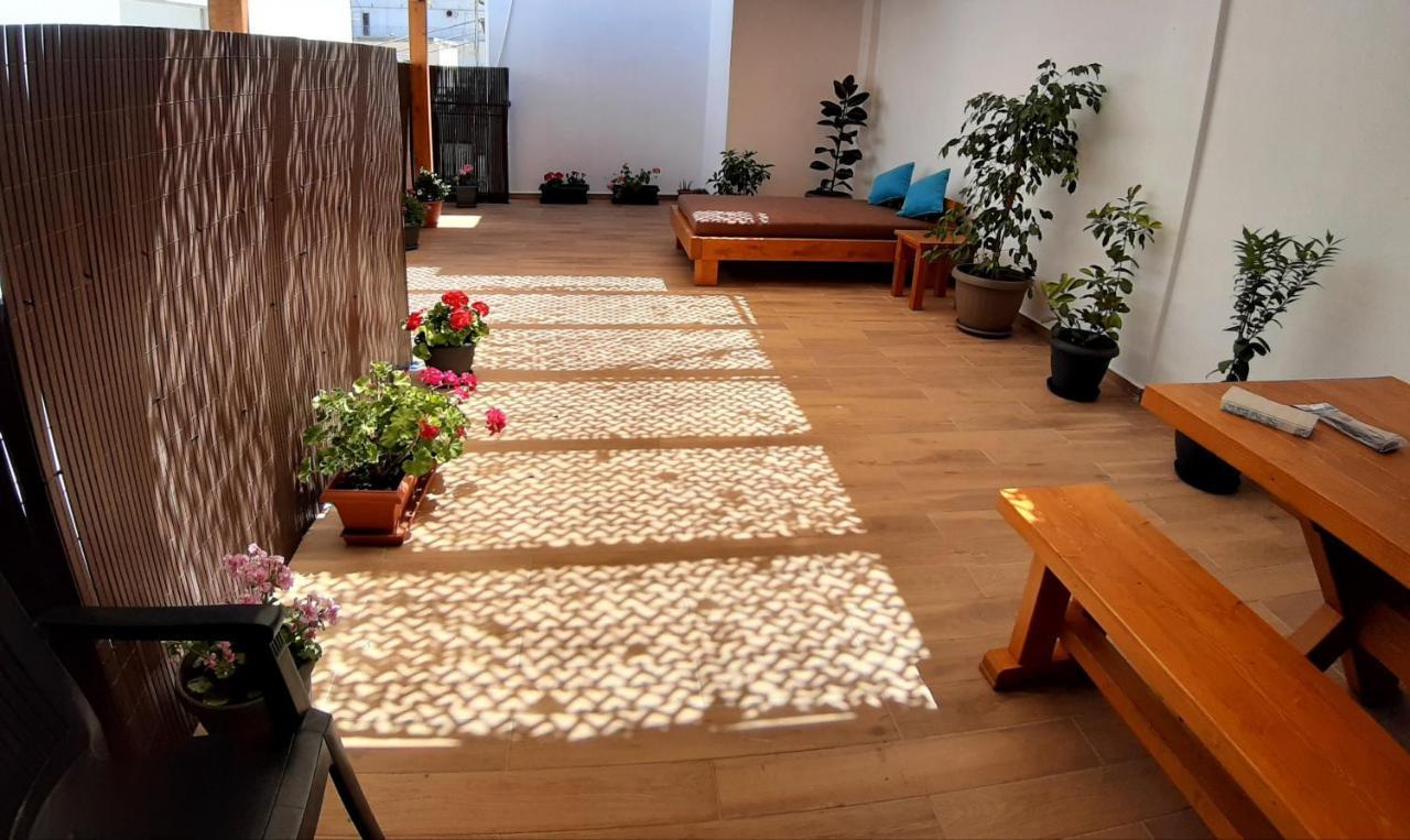 Central Apartment Near The Beach With Huge Private Terrace Loutráki Exterior foto