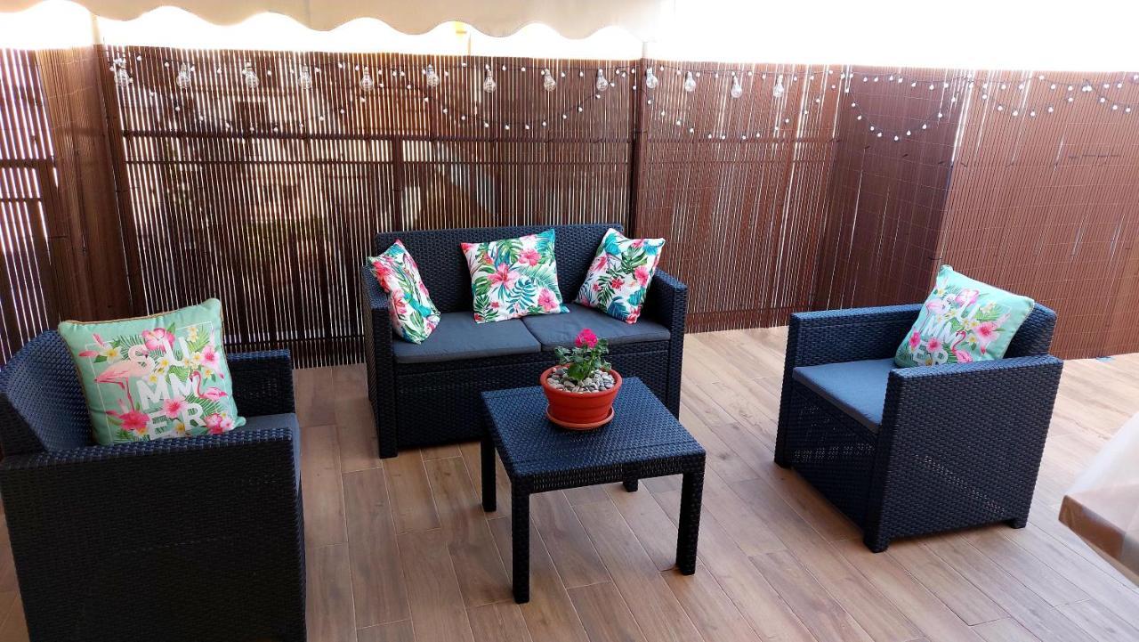 Central Apartment Near The Beach With Huge Private Terrace Loutráki Exterior foto