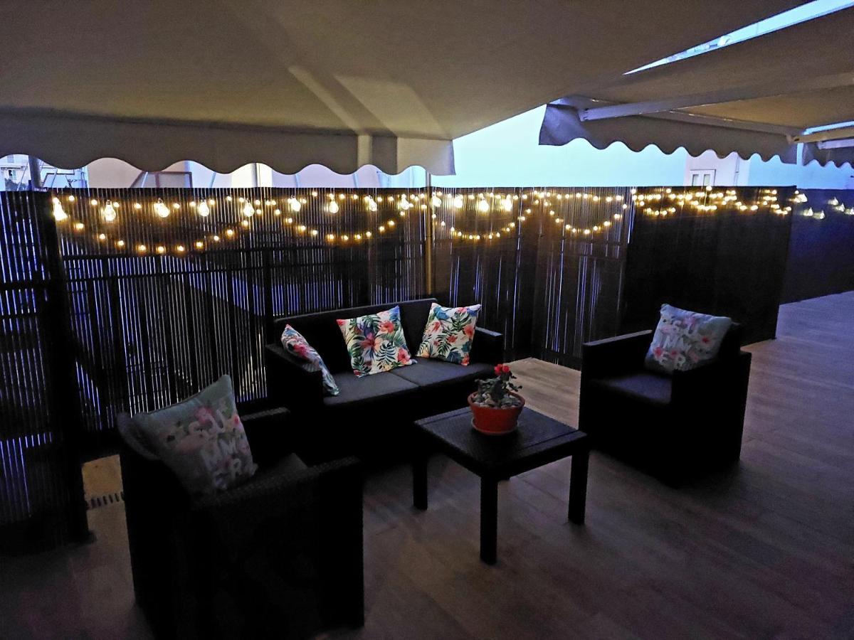 Central Apartment Near The Beach With Huge Private Terrace Loutráki Exterior foto